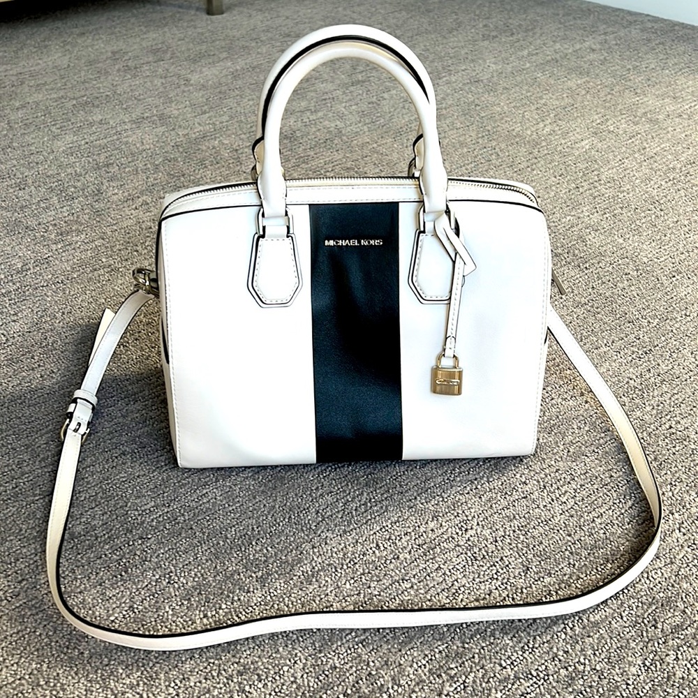 Like new Michael Kors white & black purse!